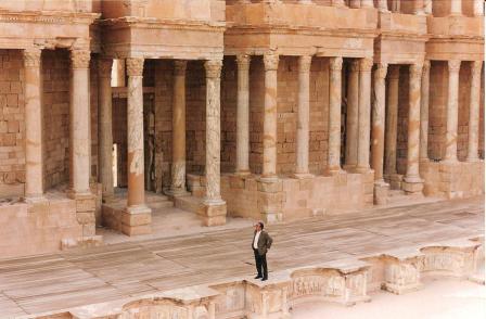 Doppio colonnato del teatro di Sabratha - Double colonnade of the theater at Sabratha